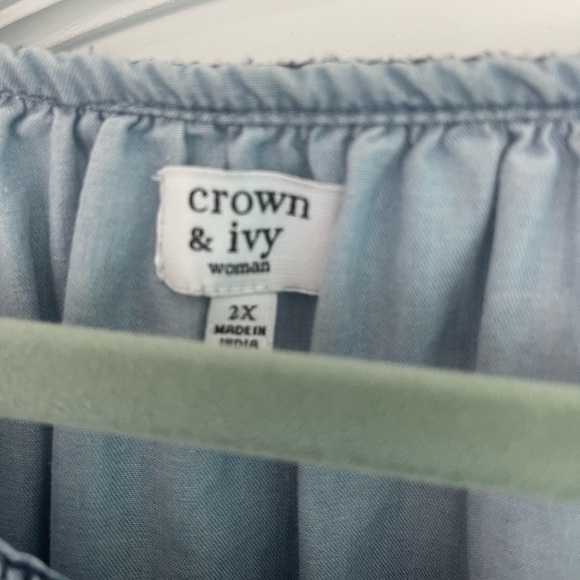 Size 2X Crown&Ivy chambray top, scoop neck with navy tie and embroidery BOHO! - Picture 7 of 8